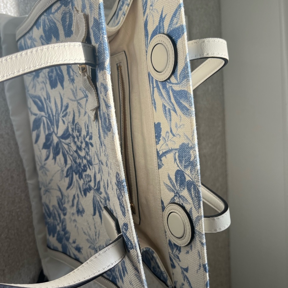 Gucci Blue and Cream Floral Tote Bag like new. - Picture 8 of 9